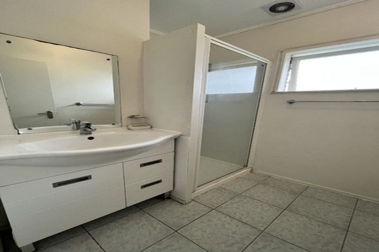 Photo of property in 1/58 Manuka Road, Glenfield, Auckland, 0629