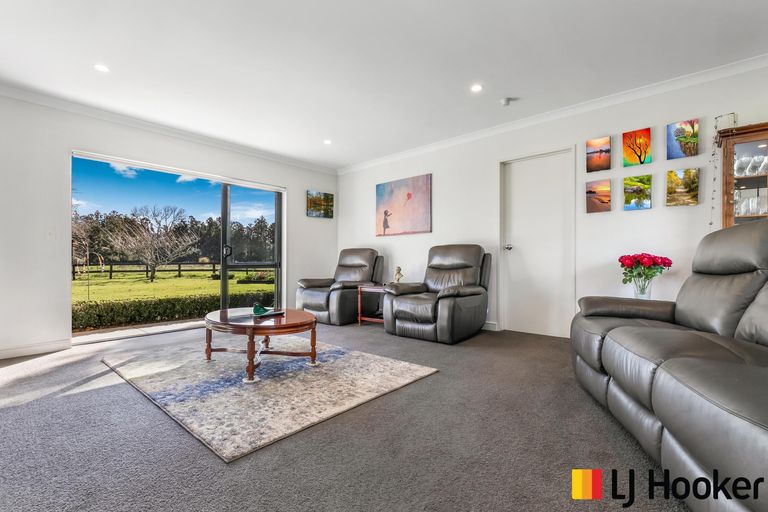 Photo of property in 89 Burnside Road, Ardmore, Papakura, 2582