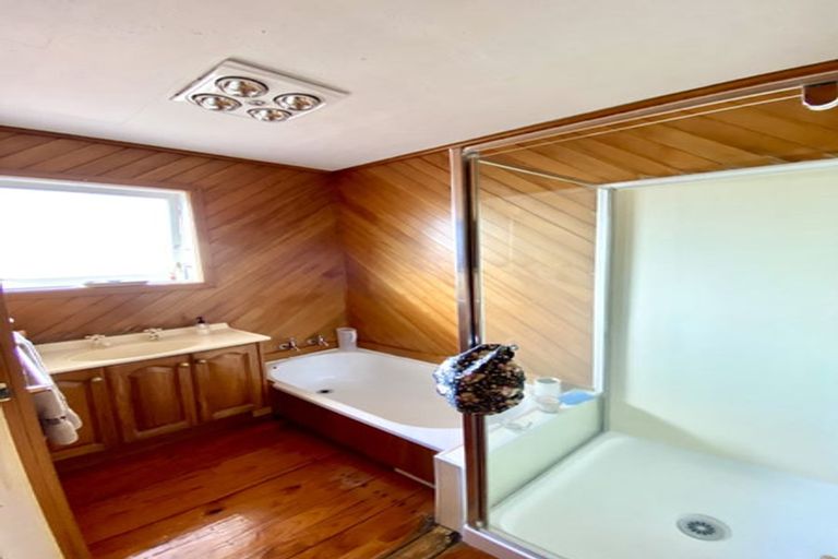 Photo of property in 4 Gossamer Drive, Pakuranga Heights, Auckland, 2010