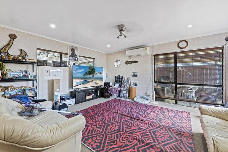 Photo of property in 32 Trimdon Street, Randwick Park, Auckland, 2105