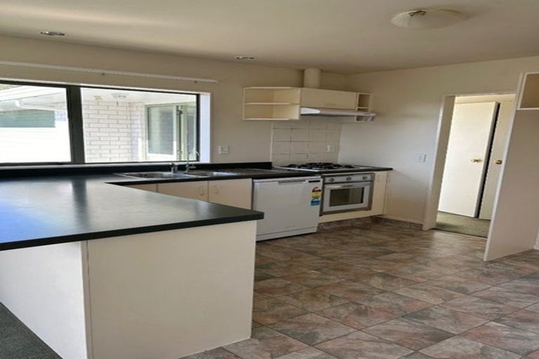 Photo of property in 135 Realm Drive, Paraparaumu, 5032