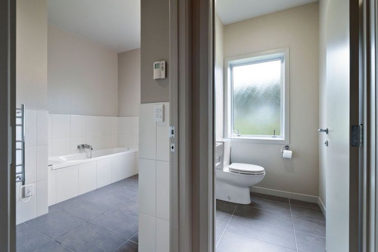 Photo of property in 33 Oram Drive, Turitea, Palmerston North, 4472