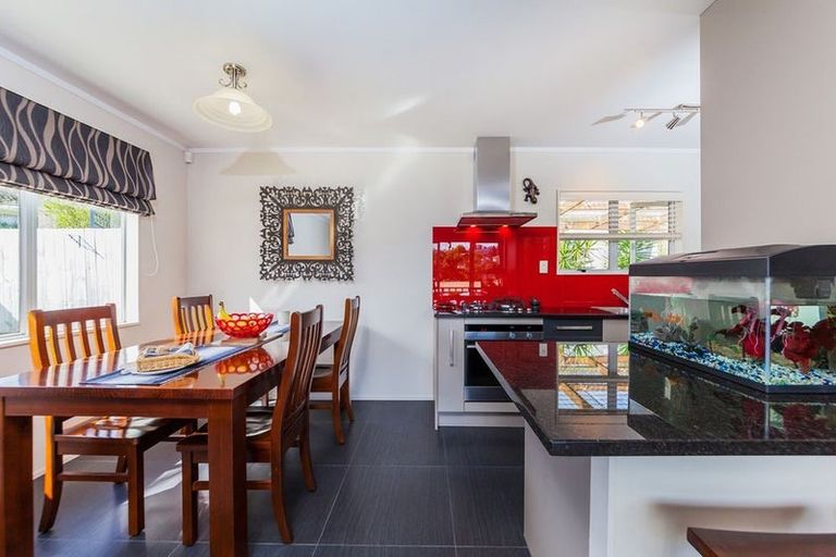 Photo of property in 18 Garton Drive, Massey, Auckland, 0614