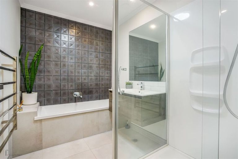 Photo of property in 8 Raranga Lane, Hobsonville, Auckland, 0616