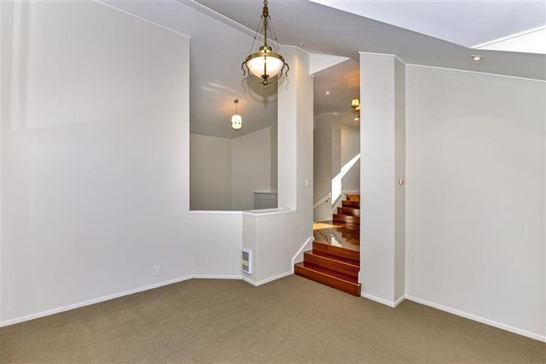 Photo of property in 20 Gillard Place, Eastern Beach, Auckland, 2012