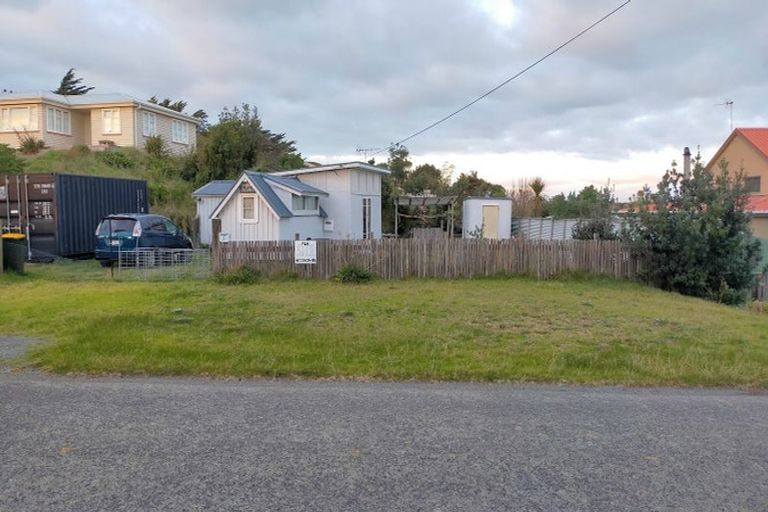 Photo of property in 1 Dustin Street, Foxton Beach, Foxton, 4815