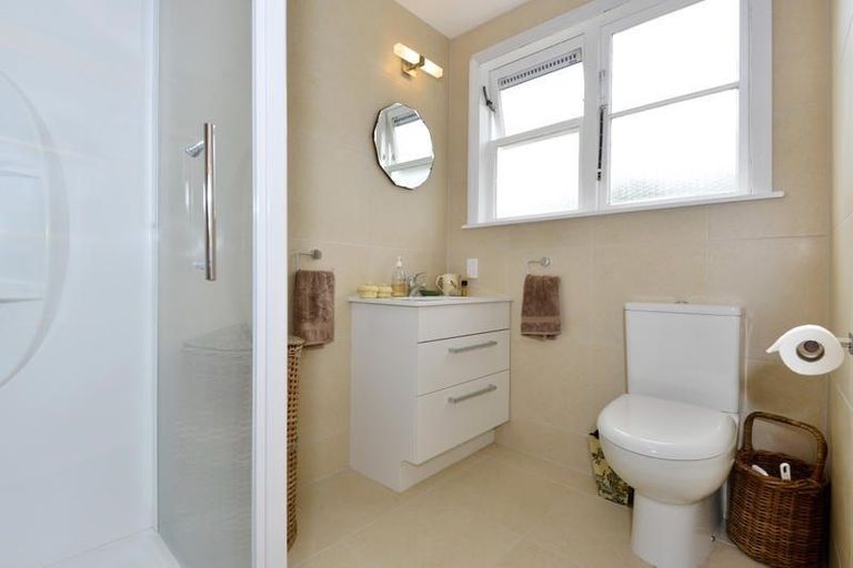 Photo of property in 57 Old Lake Road, Narrow Neck, Auckland, 0624