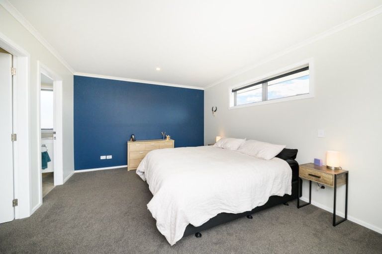 Photo of property in 20 Sardinia Grove, Fitzherbert, Palmerston North, 4410