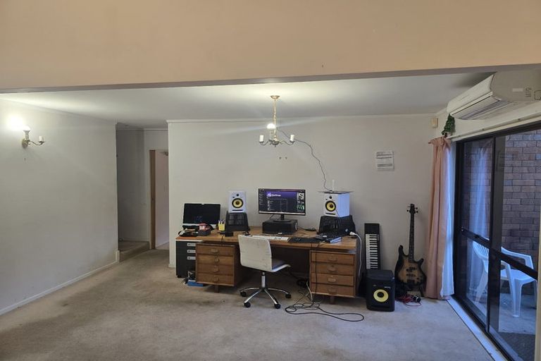 Photo of property in 7 Silverton Place, Churton Park, Wellington, 6037