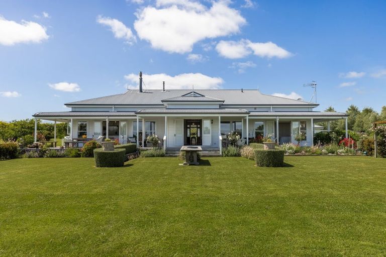 Photo of property in 68 Tarahunga Road, Levin, 5571