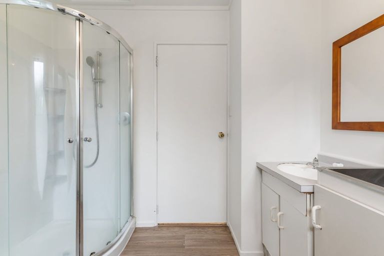 Photo of property in 48 Astley Avenue, New Lynn, Auckland, 0600