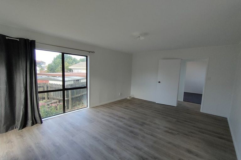 Photo of property in 2/14 Penion Drive, Flat Bush, Auckland, 2023