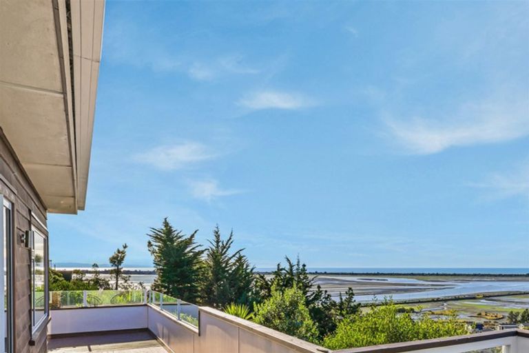 Photo of property in 71 Mount Pleasant Road, Mount Pleasant, Christchurch, 8081