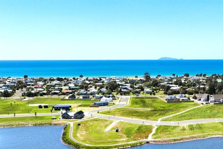 Photo of property in 11 Motutere Drive, Matarangi, 3592