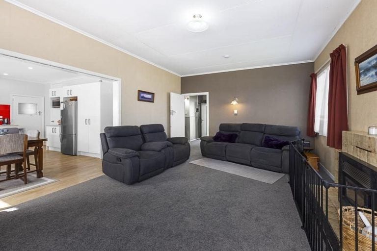 Photo of property in 11 Tasman Street, Opunake, 4616