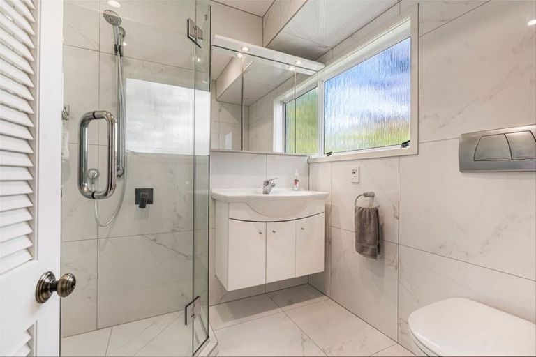 Photo of property in 175 Chelsea View Drive, Chatswood, Auckland, 0626