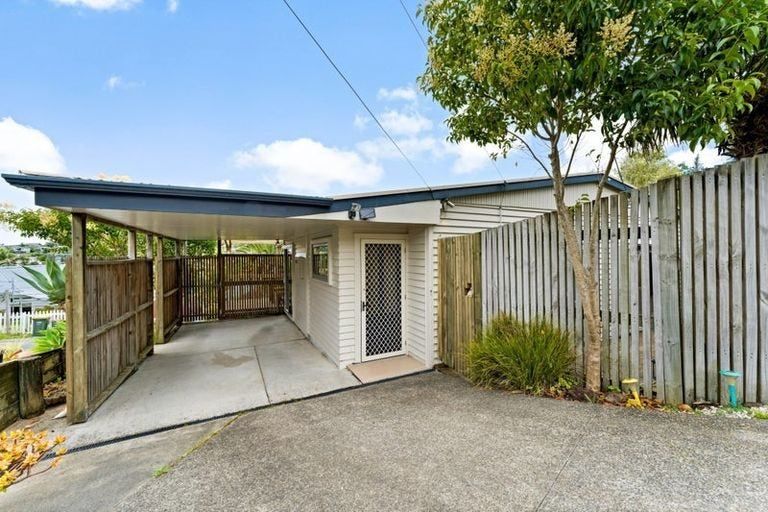 Photo of property in 24 Kiteroa Terrace, Rothesay Bay, Auckland, 0630