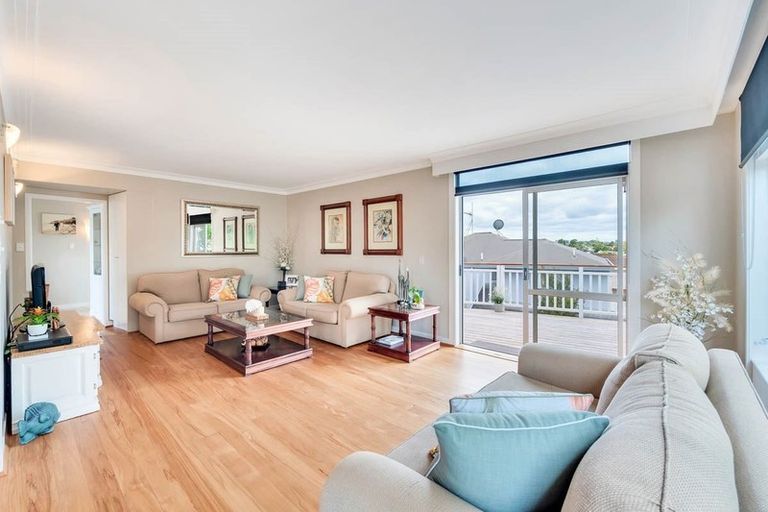 Photo of property in 1/133 Carlisle Road, Northcross, Auckland, 0632