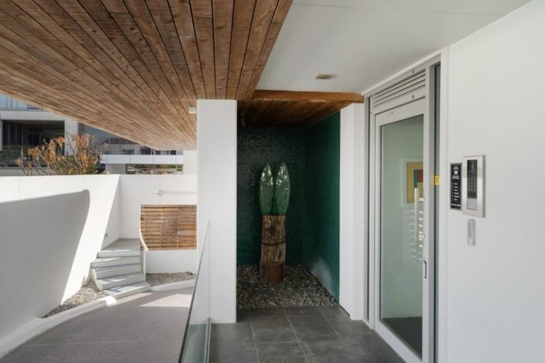 Photo of property in 6/50 Marine Parade, Mount Maunganui, 3116