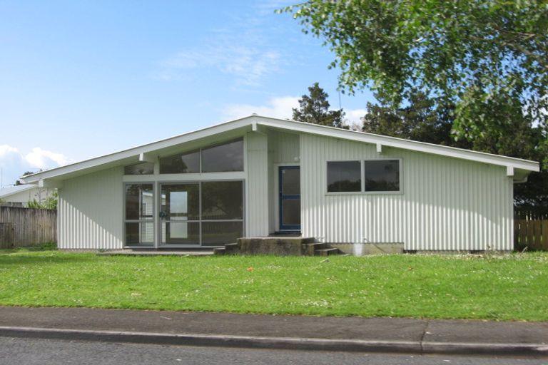Photo of property in 147 Chichester Drive, Rosehill, Papakura, 2113