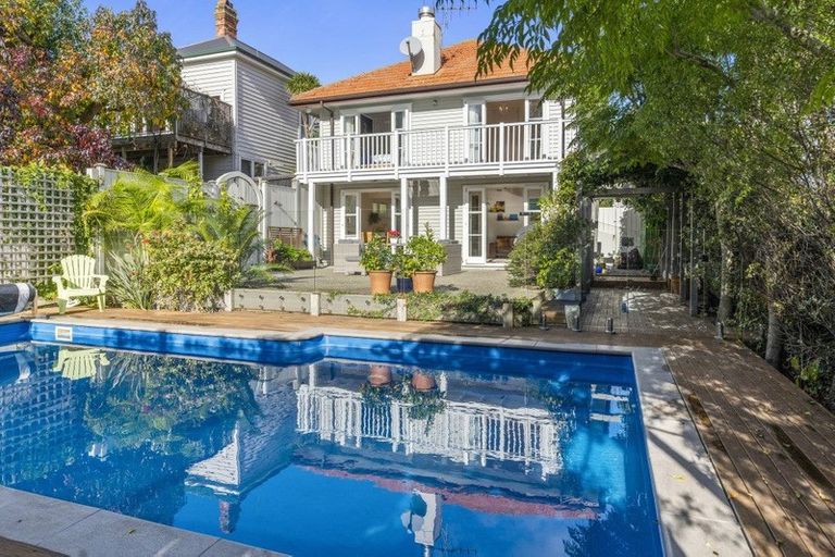 Photo of property in 34 Hastings Parade, Devonport, Auckland, 0624