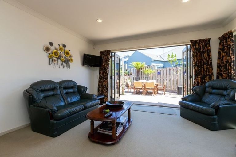 Photo of property in 22 Waipuna Place, Rototuna, Hamilton, 3210