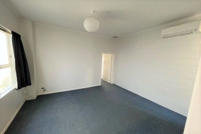 Photo of property in 82 Rolleston Street, Mount Cook, Wellington, 6021