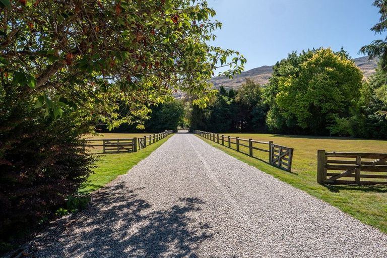 Photo of property in 508 Malaghans Road, Speargrass Flat, Queenstown, 9371