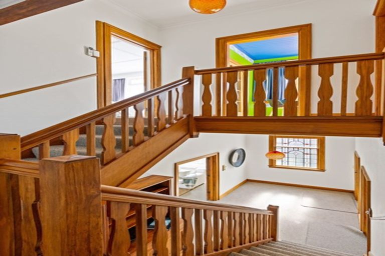 Photo of property in 18 Cobden Road, Bluff Hill, Napier, 4110