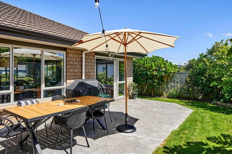 Photo of property in 60 Aotea Drive, Aotea, Porirua, 5024