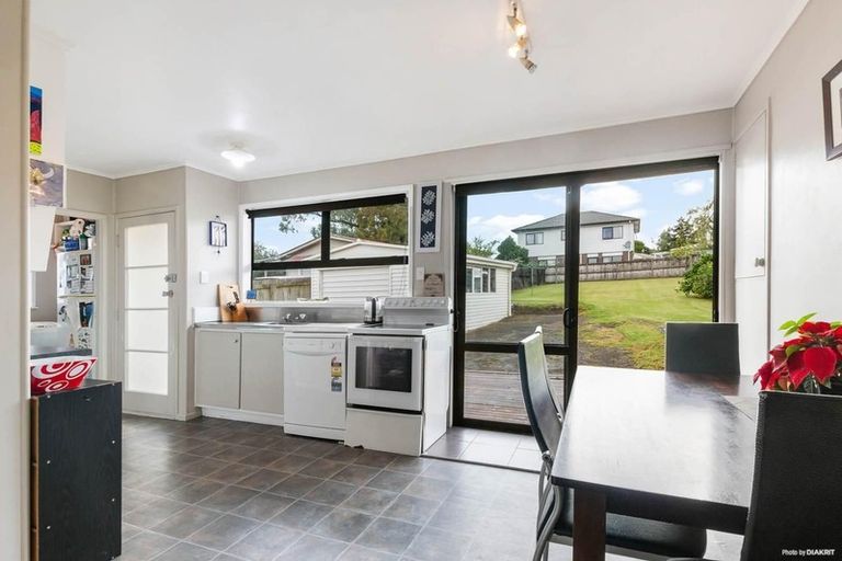 Photo of property in 6 Coburg Street, Henderson, Auckland, 0612