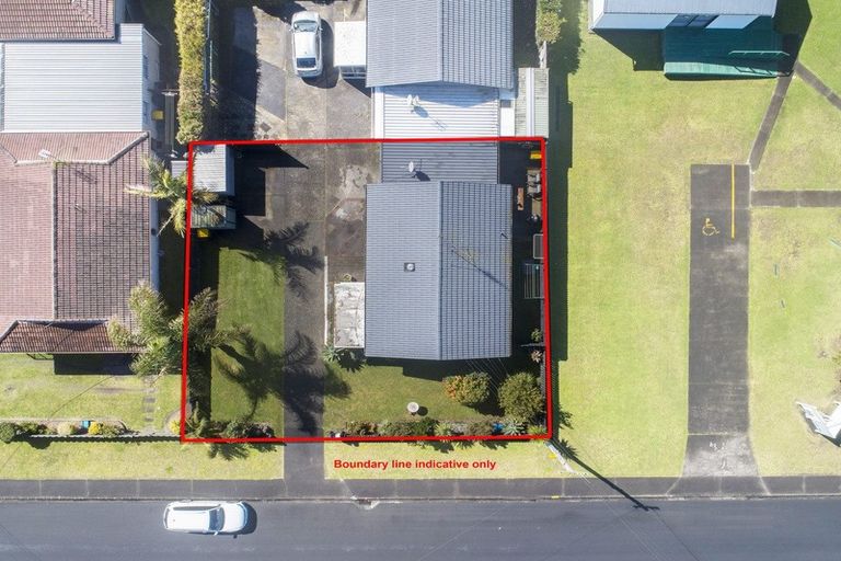 Photo of property in 1/127 Centreway Road, Orewa, 0931
