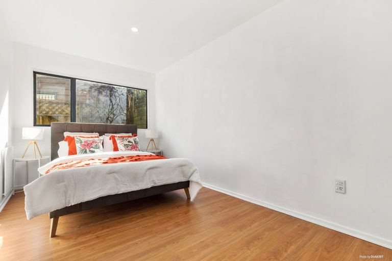 Photo of property in 3/19 Langana Avenue, Browns Bay, Auckland, 0630