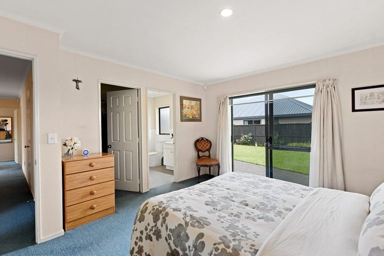 Photo of property in 25 Mangakoea Place, St Andrews, Hamilton, 3200