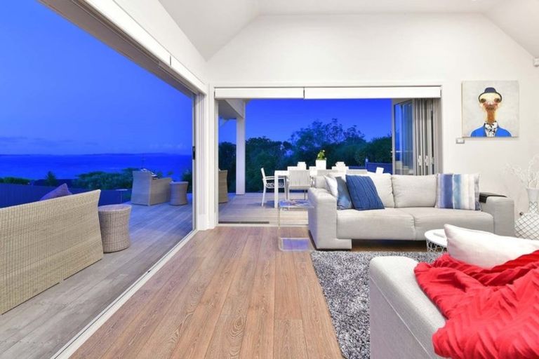 Photo of property in 110 Vipond Road, Stanmore Bay, Whangaparaoa, 0932