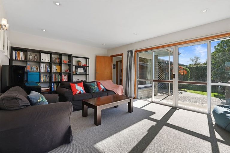 Photo of property in 16 Rosedale Place, Avonhead, Christchurch, 8042