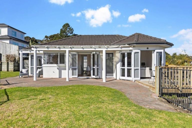 Photo of property in 10a Mackay Drive, Greenhithe, Auckland, 0632