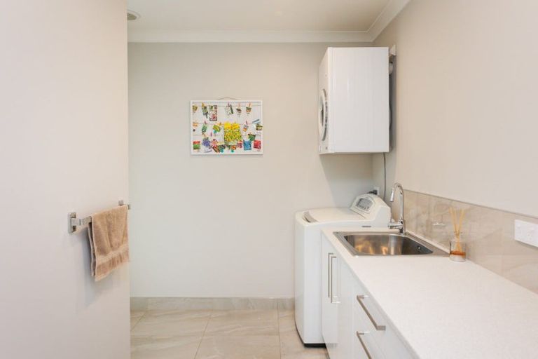 Photo of property in 9 Riverstone Grove, Hokowhitu, Palmerston North, 4410