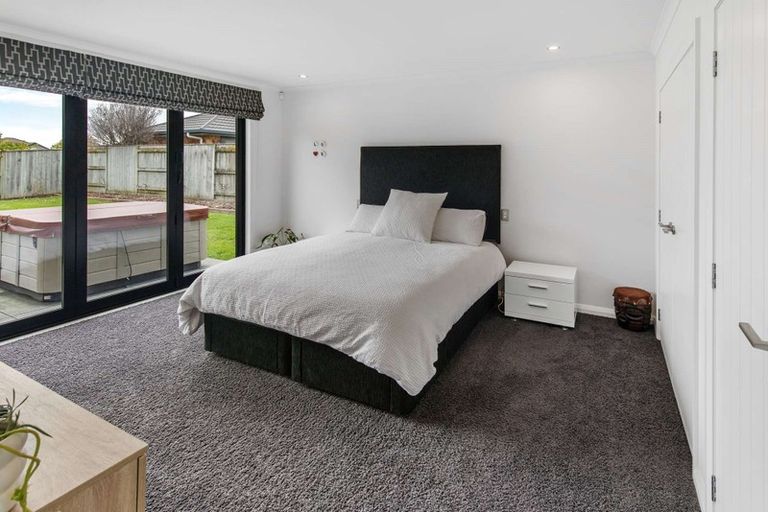 Photo of property in 79 Rosalie Terrace, Kelvin Grove, Palmerston North, 4414