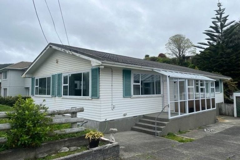 Photo of property in 44 Redwood Avenue, Tawa, Wellington, 5028