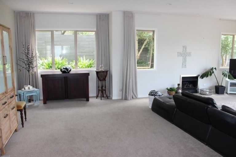 Photo of property in 28b Bevyn Street, Castor Bay, Auckland, 0620