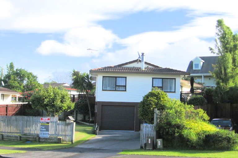 Photo of property in 38 Gosford Drive, Botany Downs, Auckland, 2010