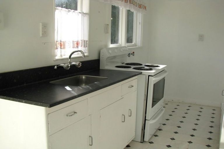 Photo of property in 3 Brenchley Road, Lyttelton, 8082