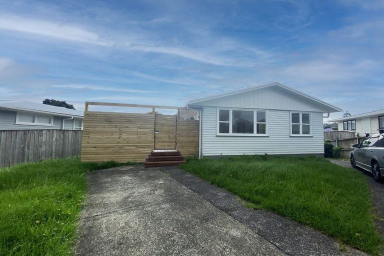 Photo of property in 31 Crocombe Crescent, Beach Haven, Auckland, 0626