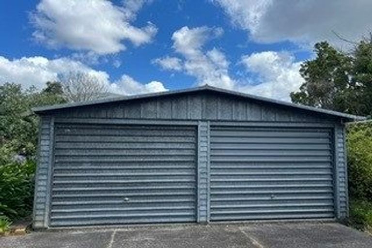 Photo of property in 11 Valdale Road, Henderson, Auckland, 0610