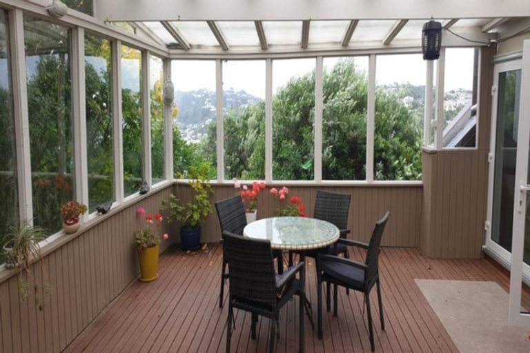 Photo of property in 24 Nevay Road, Karaka Bays, Wellington, 6022