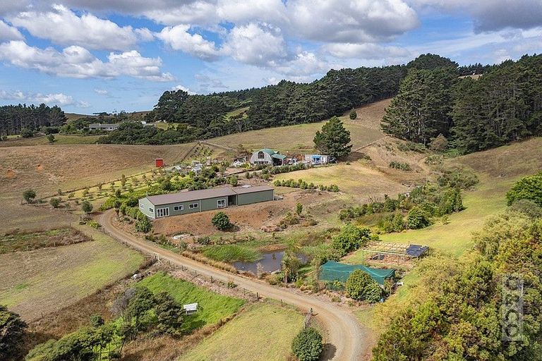 Photo of property in 231 Taiapa Road, Muriwai, Waimauku, 0881