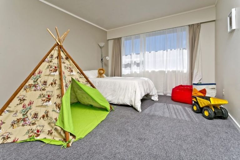 Photo of property in 13 Brigantine Drive, Beach Haven, Auckland, 0626