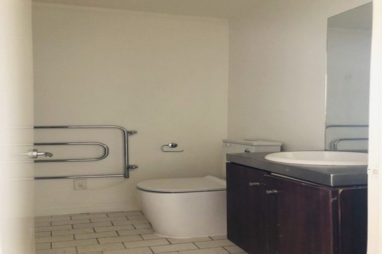 Photo of property in 16 Tekapo Rise, Fairview Heights, Auckland, 0632