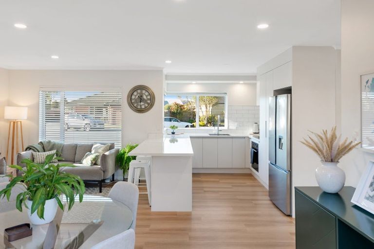 Photo of property in 33 Kirsten Place, Parklands, Christchurch, 8083
